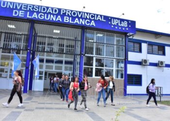 El Gobernador saludó a la comunidad educativa de la UPLaB, que celebra su segundo aniversario institucional