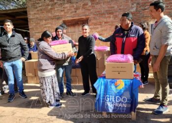 El Gobierno provincial entregó 26 mil cajas alimentarias y frazadas a familias aborígenes