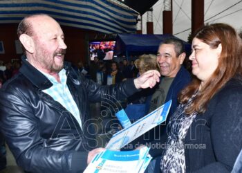 Insfrán entregó 281 títulos de propiedad a familias: “Un acto de justicia social y equidad”