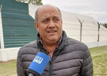 El intendente Ricardo Lemos estuvo en la cancha donde se disputó la final del certamen.