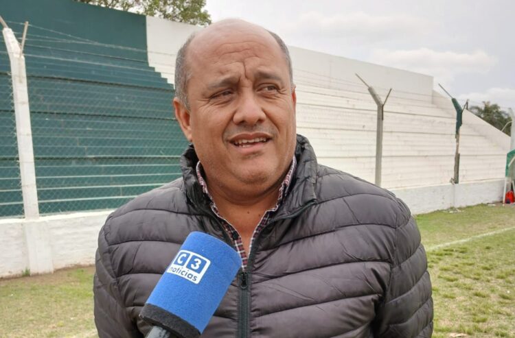 El intendente Ricardo Lemos estuvo en la cancha donde se disputó la final del certamen.