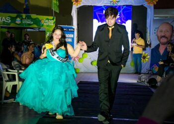 Escuelas especiales celebraron la llegada de la primavera con un desfile