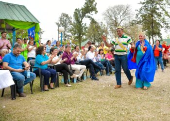 Solís: “Celebramos junto a los adultos mayores del IPS la llegada de la primavera”