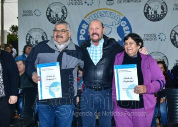 “La esperanza se hizo realidad” para las familias de los barrios Lourdes y Vial que recibieron sus títulos de propiedad