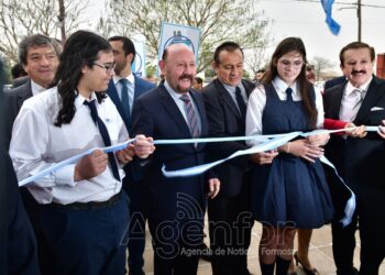 Insfrán encabezó el acto de inauguración de las obras de ampliación de la EPES N° 30 en el Eva Perón