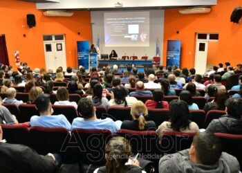 Desde el Ministerio de Desarrollo Humano continúan capacitando a personal de salud