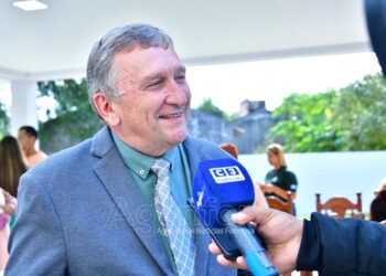 Cuestionan a Basualdo por ponerse del lado de políticos que castigan al pueblo argentino