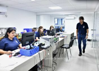 El gobernador Insfrán saludó a los empleados públicos, profesores y psicopedagogos