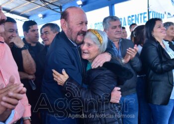 Insfrán en Ibarreta y Ensanche Norte pidió dejar de lado las “diferencias locales” y “estar unidos” para “defendernos de lo que pasa en el país”