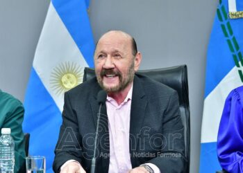 El gobernador Insfrán anunció nuevo incremento del 30% para estatales, totalizando una mejora salarial anual del 110%