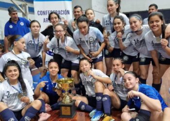 Campeonas e invictas: Las Franjeadas festejaron en Corrientes