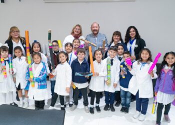 Estudiantes visitaron al gobernador Insfrán