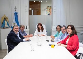 Cristina Kirchner y los cinco precandidatos a vicepresidentes del PJ analizaron la compleja situación que vive el país