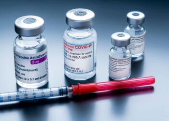 Solicitan a la población tener al día los refuerzos de las vacunas COVID-19 y extremar las medidas de prevención