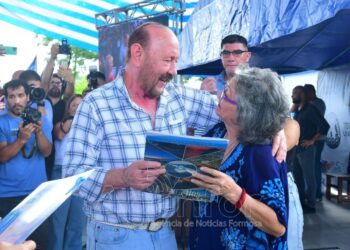OPNGT en el 2 de Abril: El Gobernador entregó títulos de propiedad a más de 170 familias