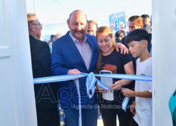 Insfrán entregó 585 viviendas: “En tiempos difíciles, el Gobernador cumple sueños”