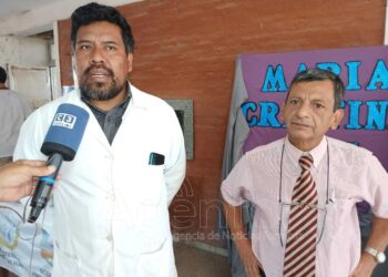 Dante Pérez, maestro Especial de la Modalidad Aborigen (MEMA), y el director de una escuela de María Cristina, Rafael Pesoa.