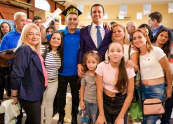 Los empleados legislativos que terminaron la Secundaria dijeron que “es un sueño cumplido” y “una oportunidad” que les dio el Gobierno provincial