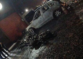 Barrio San Andrés II: Un automóvil y cinco motos dañadas fue el saldo de un incendio