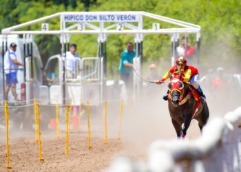 Domingo de carreras en el Hípico “Don Silto Verón” de Las Lomitas