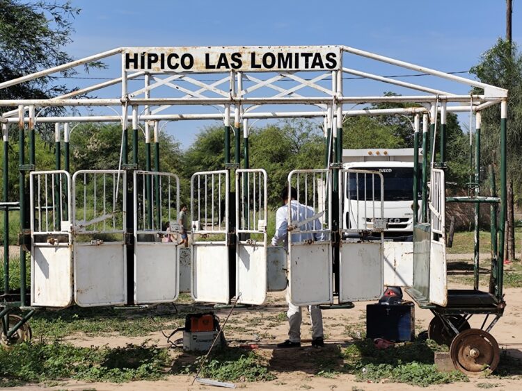 Trabajos de refacción en el hípico de Las Lomitas