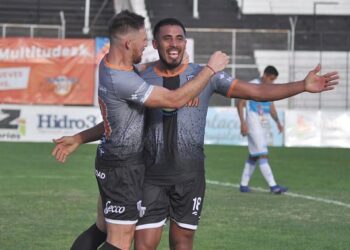 Primera Nacional: Doblete de Matías Romero para For Ever