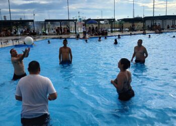 Pacientes del servicio de Salud Mental del Hospital Distrital N° 8 disfrutan de las actividades del Parque Acuático
