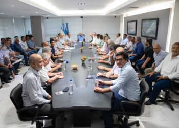 Insfrán se reunió con intendentes para analizar crisis energética derivada de aumentos generados por Nación