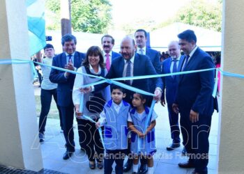 Insfrán inauguró en Clorinda la EJI N° 18 y el Playón Deportivo Municipal
