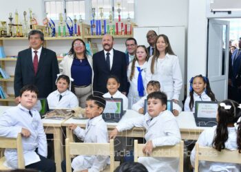 Las obras que continúa realizando el Gobierno provincial con fondos propios son posibles “por su buena administración”
