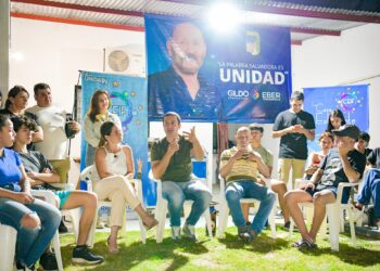 El vicegobernador Solís se reunió con jóvenes estudiantes del interior provincial