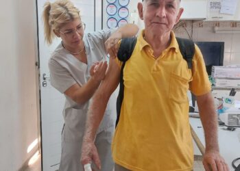 Reiteraron que la población de riesgo debe vacunarse contra la gripe para estar protegidos ante la llegada de los días más fríos