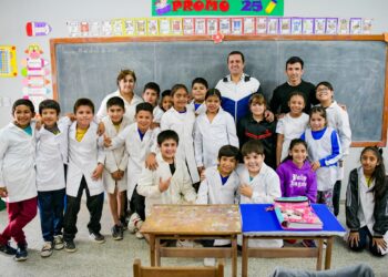 El vicegobernador Solís visitó escuela en Las Lomitas