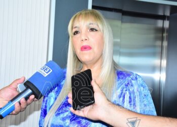 Fuertes críticas a la oposición por retirarse del homenaje al Papa Francisco en la Legislatura