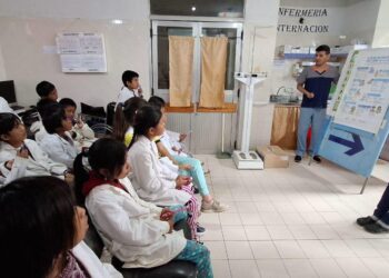 Charlas y controles de salud en la EPEP N° 34 de Lote 8