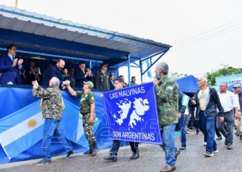 El gobernador Insfrán encabezó el acto central en homenaje a excombatientes y veteranos de Malvinas
