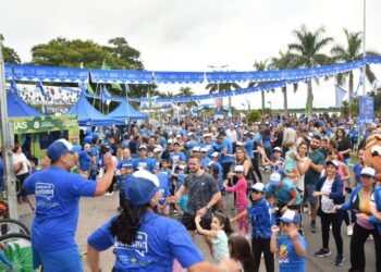La “Maratón Azul” por la toma de conciencia sobre el autismo logró una enorme convocatoria