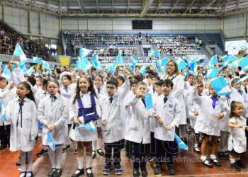 Directivos y docentes expresaron su satisfacción por una nueva camada de estudiantes que prometieron lealtad a la bandera de Formosa