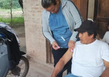 Llevan adelante jornadas de vacunación antigripal en las comunidades originarias de Laguna Yema