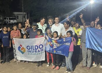 El vicegobernador Solís puso en funcionamiento el nuevo sistema lumínico de la cancha de Lote 47