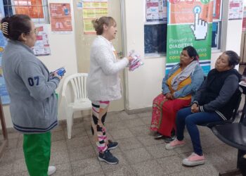 Vecinos de la colonia Juan Bautista Alberdi participaron de charlas sobre importantes temas para el cuidado de la salud