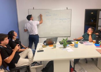 Trabajo en equipo y compromiso: Sandoval organiza su campaña para el 29 de junio