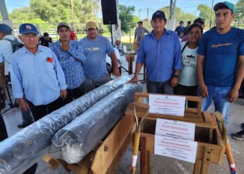 El Vicegobernador encabezó una nueva entrega de herramientas para ladrilleros en Las Lomitas