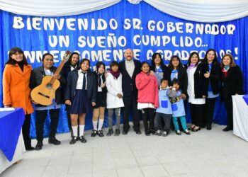 Las Lomitas: El Gobernador habilitó la obra educativa 1533 de su gestión y un nuevo centro de salud