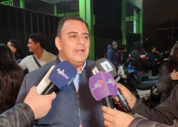 Charla y exposición de candidatos a convencionales constituyentes, diputados y concejales capitalinos