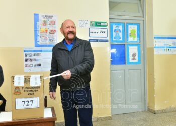 Insfrán votó en Laguna Blanca: “En Formosa, deciden los formoseños, los de afuera son de palo”
