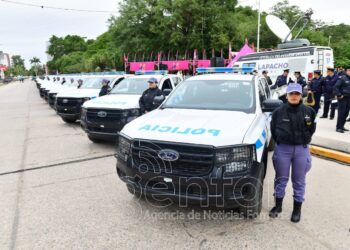 El gobernador Insfrán entregó 50 nuevos móviles y equipamiento integral a la Policía