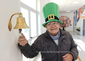 Bernardo finalizó su tratamiento y tocó la campana del Centro de Medicina Nuclear: “Me ayudaron a vencer al cáncer”