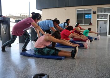 Continúa el entrenamiento funcional gratuito en el Parque Acuático durante este receso invernal
