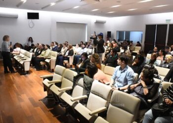 Un centenar de agentes estatales rindieron examen de redacción administrativa